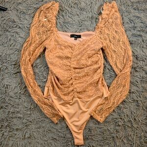 Lulu’s Sweetest Looks Peach Lace Ruched Long Sleeve Bodysuit sz S